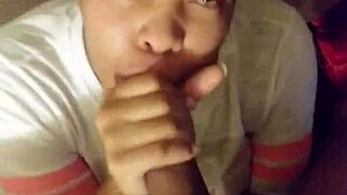 Ebony babe gives a satisfying blowjob