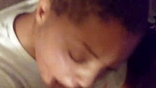 Ebony babe gives a satisfying blowjob